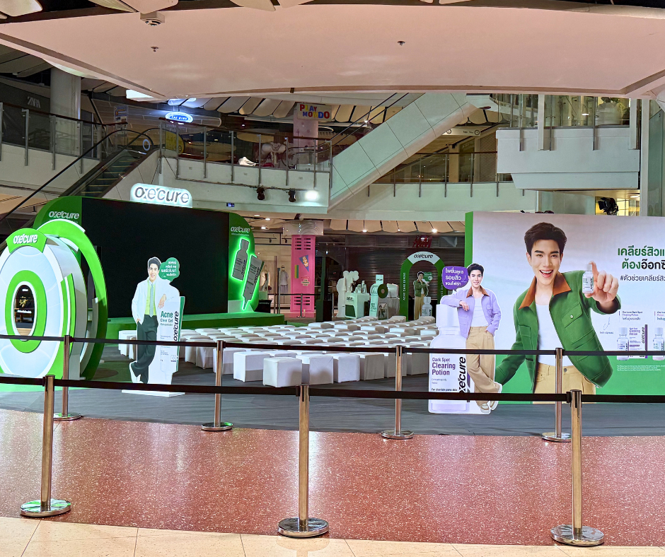 เช่าเสากั้นคิวสายดึงอัตโนมัติสแตนเลสเงินจัดระเบียบคิวผู้เข้าชมคอนเสิร์ตฮอลล์ใหญ่